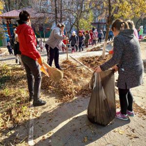 Salubrizarea teritoriului IET nr. 188, str. I. Vieru, 8/2!